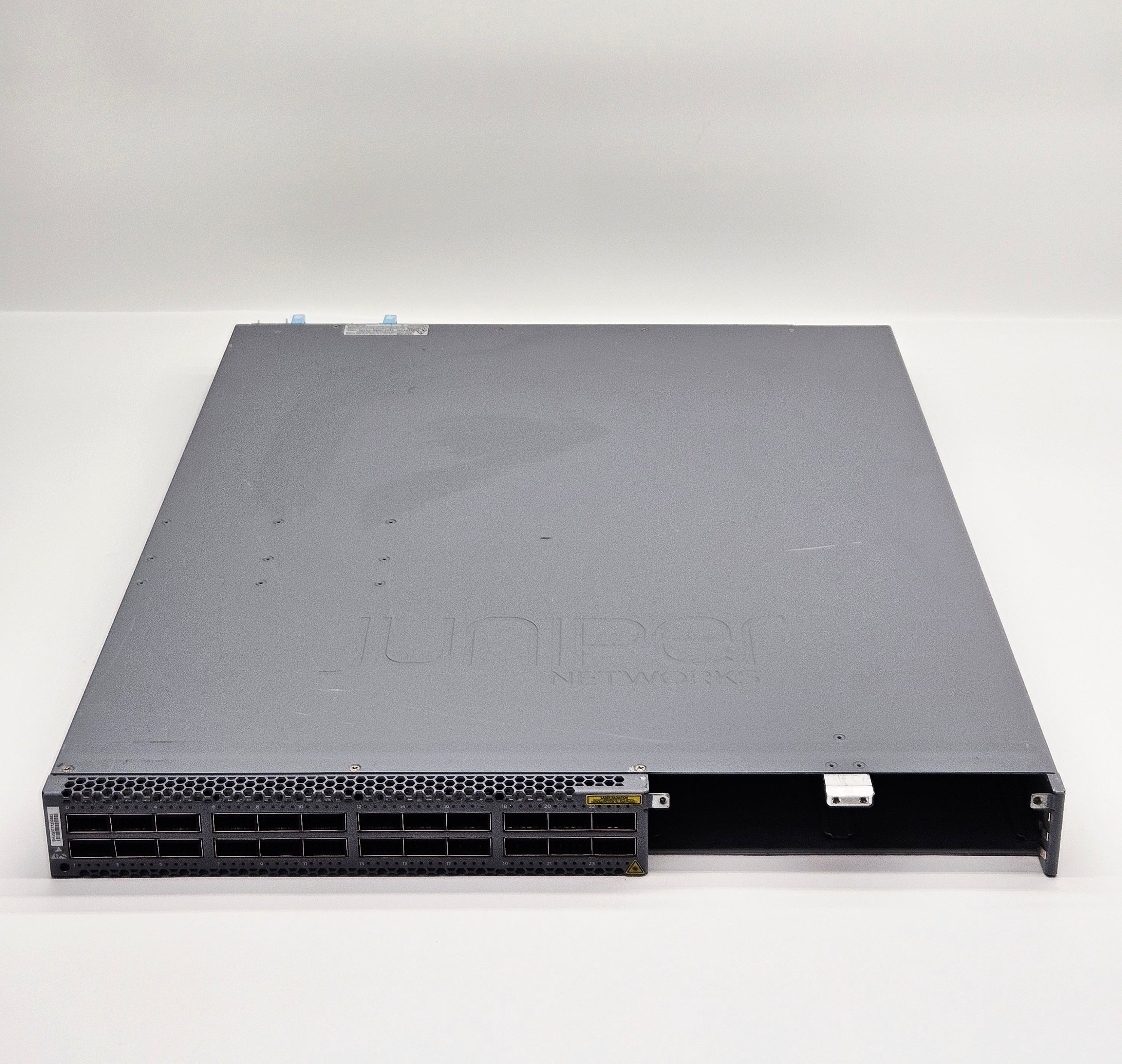 Коммутатор Juniper QFX5100-24Q-2P - 3AFI